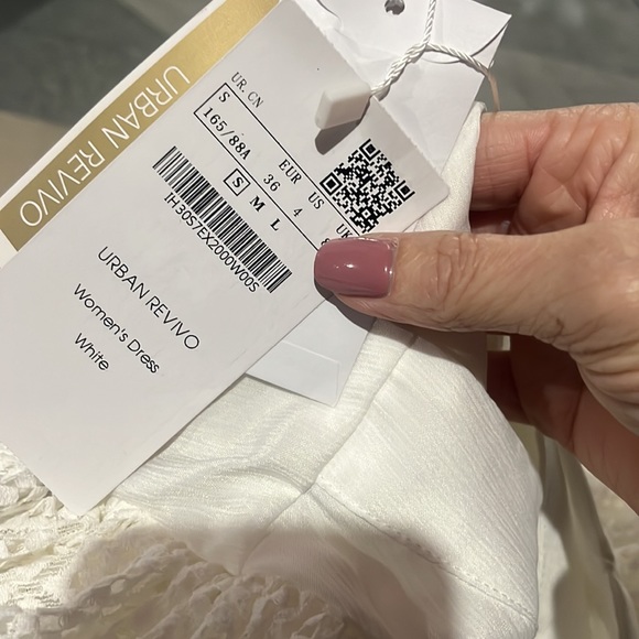 NWT Urban Revivo White Cut Out Ruffle Hem Dress - size Small - Picture 7 of 7